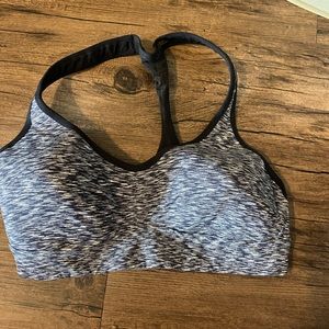Lululemon bra size 6